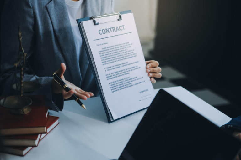 ترجمة العقود والاتفاقيات